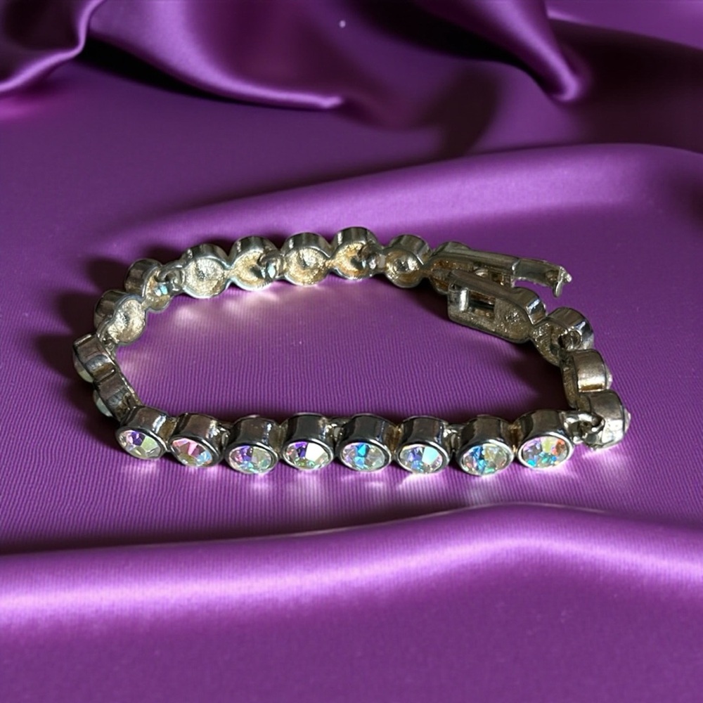 VINTAGE ‘50s Aurora Borealis Two-Tone 7” Crystal Bracelet. $25.